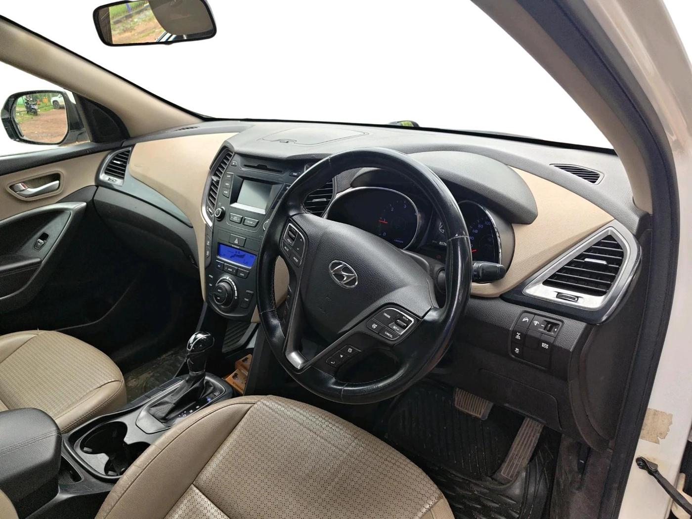 2014 Hyundai Santa Fe 4 WD AT, Diesel, Automatic, 85,763 km, interior
