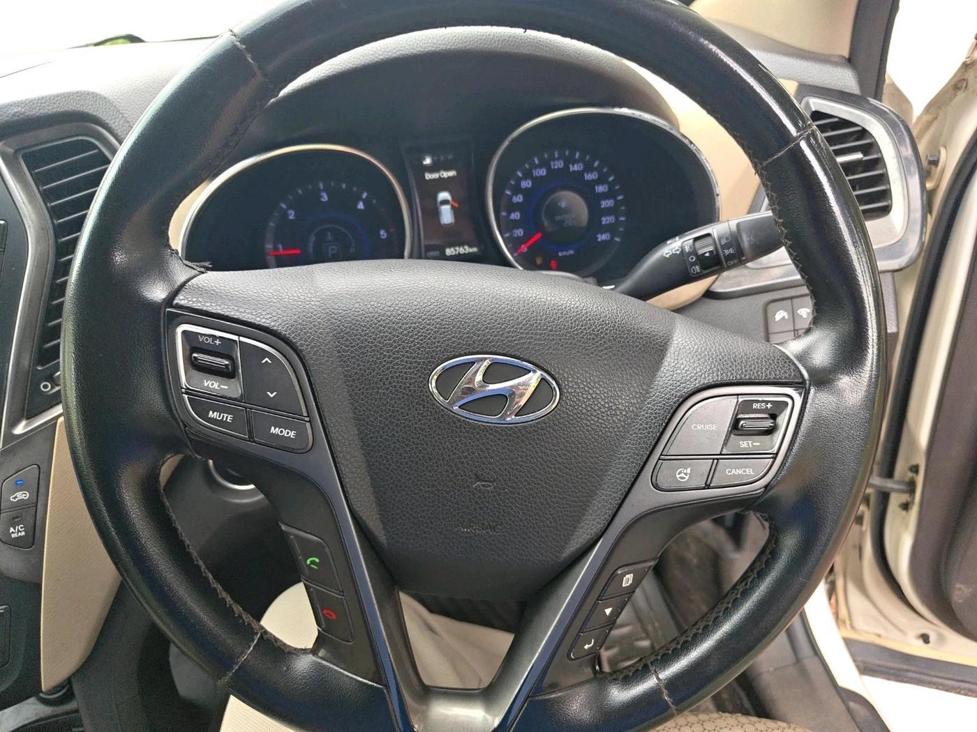 2014 Hyundai Santa Fe 4 WD AT, Diesel, Automatic, 85,763 km, interior