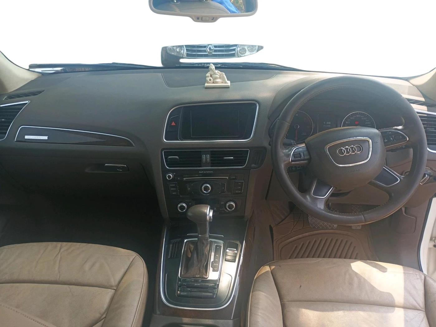 2013 Audi Q5 2.0 TDI QUATTRO, Diesel, Automatic, 1,62,401 km, interior
