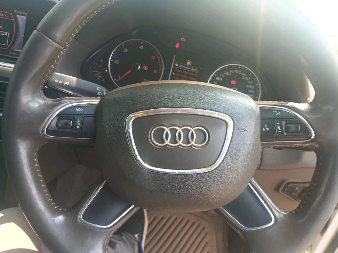 2013 Audi Q5 2.0 TDI QUATTRO, Diesel, Automatic, 1,62,401 km, interior