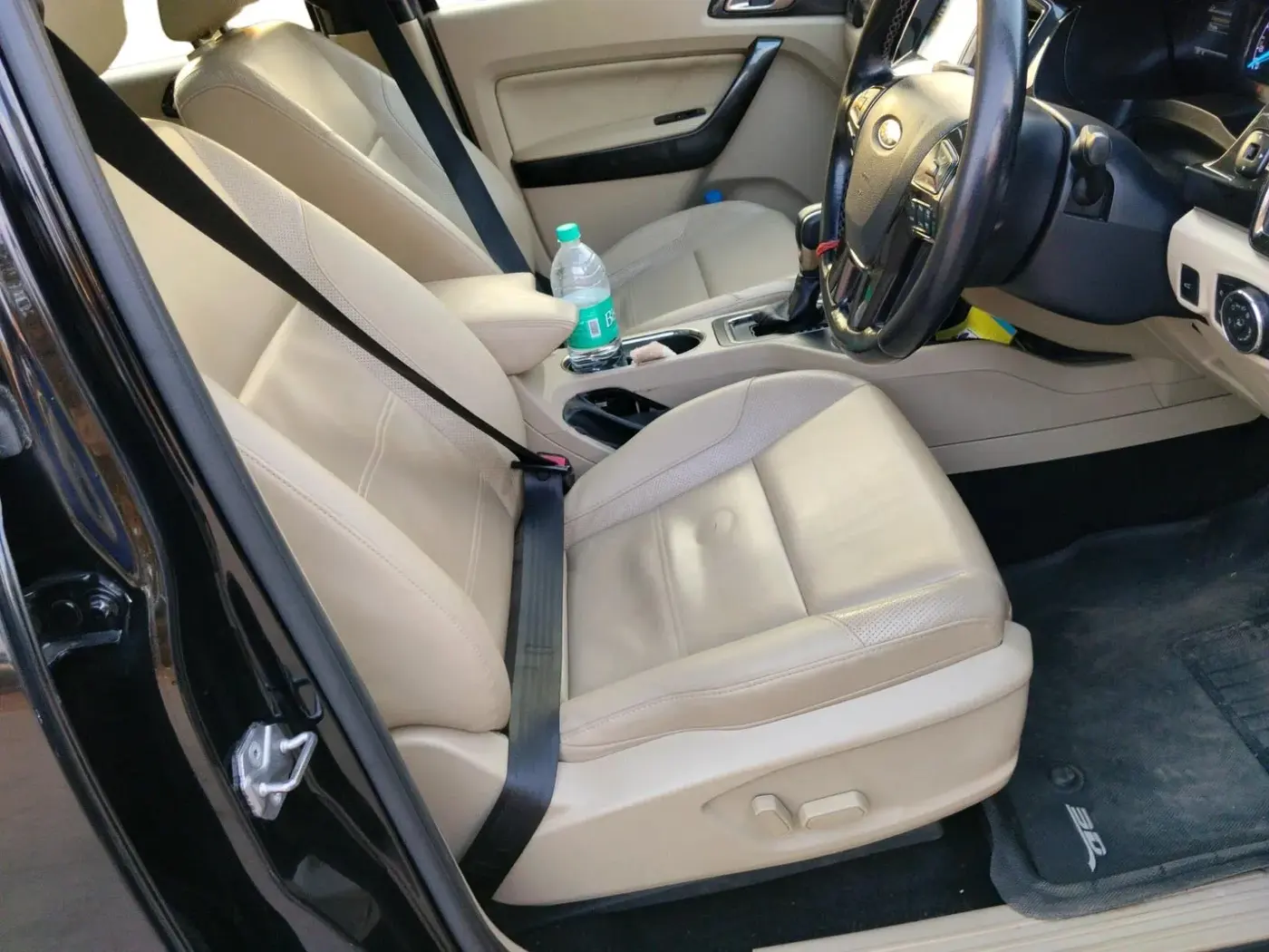 2019 Ford Endeavour TITANIUM PLUS 2.2 4X2 AT SUNROOF, Diesel, Automatic, 1,53,046 km, interior