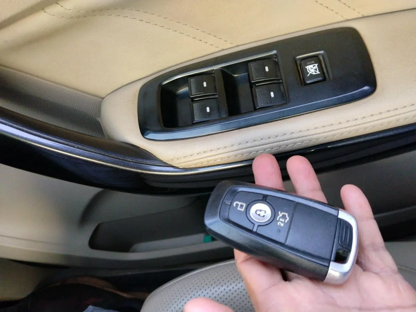 2019 Ford Endeavour TITANIUM PLUS 2.2 4X2 AT SUNROOF, Diesel, Automatic, 1,53,046 km, interior