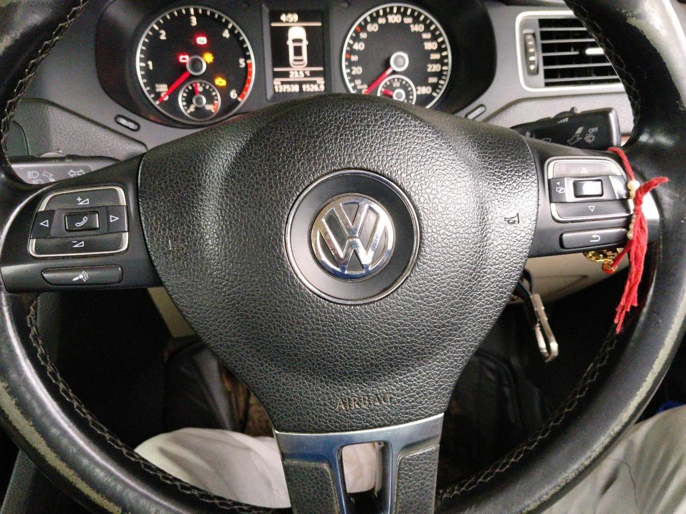 2013 Volkswagen Jetta COMFORTLINE TDI, Diesel, Manual, 1,37,538 km, interior