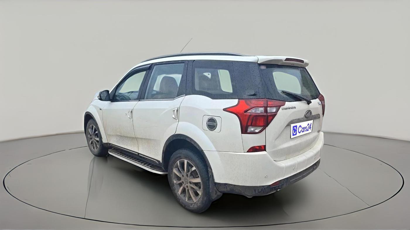 2018 Mahindra XUV500 W11, Diesel, Manual, 1,01,353 km, exterior
