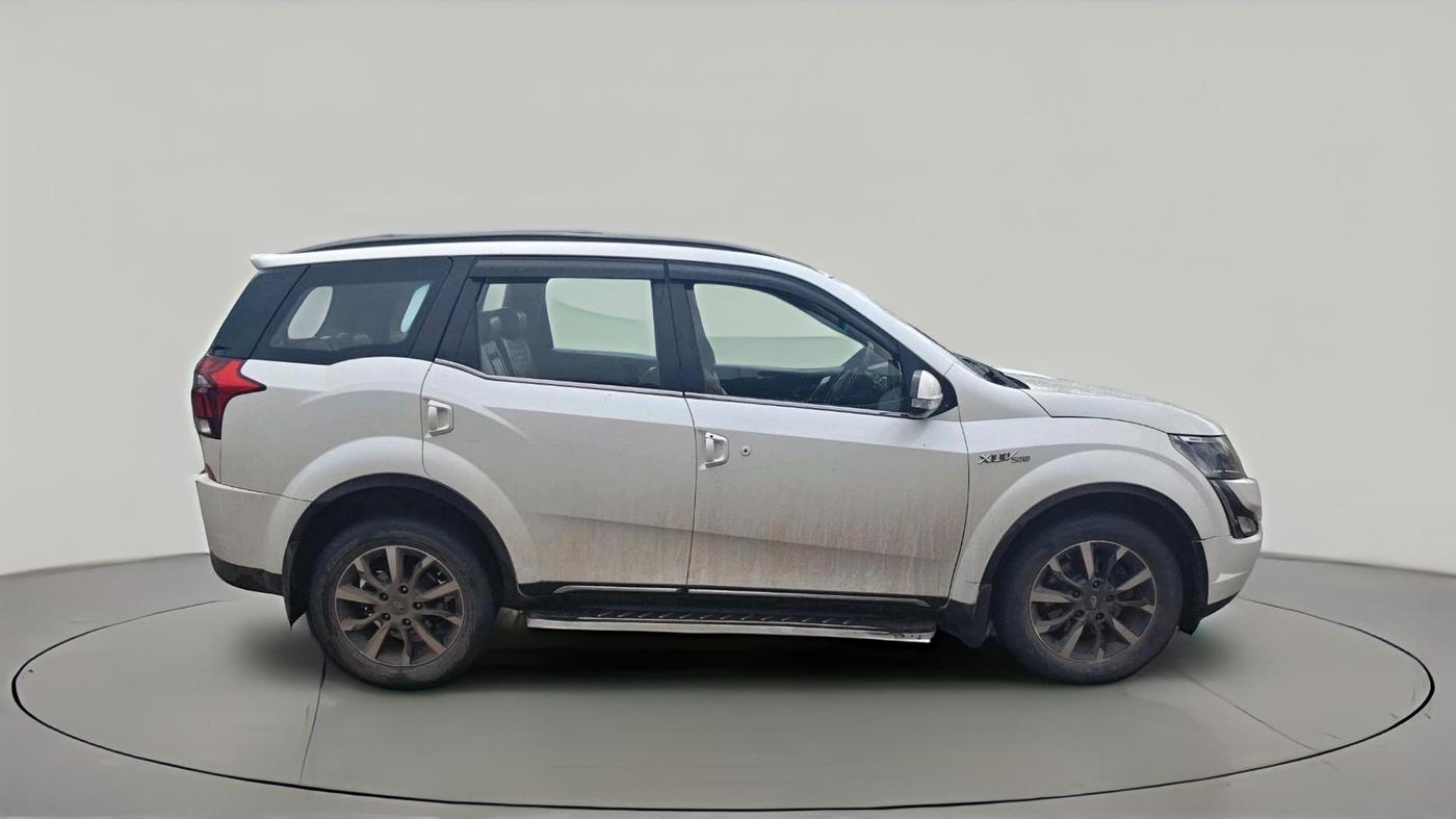2018 Mahindra XUV500 W11, Diesel, Manual, 1,01,353 km, exterior
