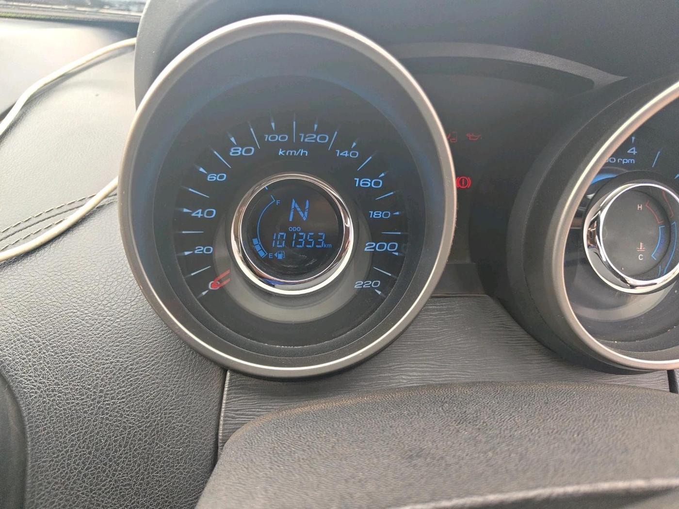 2018 Mahindra XUV500 W11, Diesel, Manual, 1,01,353 km, interior