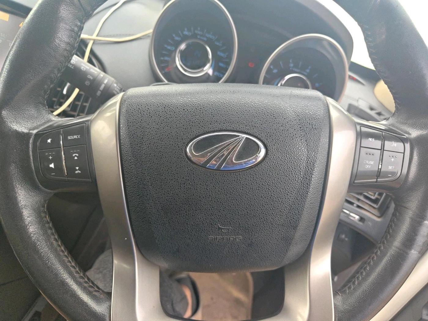2018 Mahindra XUV500 W11, Diesel, Manual, 1,01,353 km, interior