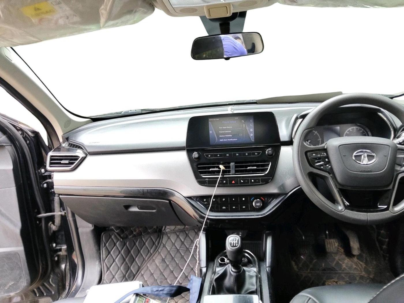 2022 Tata Safari XT PLUS DARK EDITION, Diesel, Manual, 74,778 km, interior