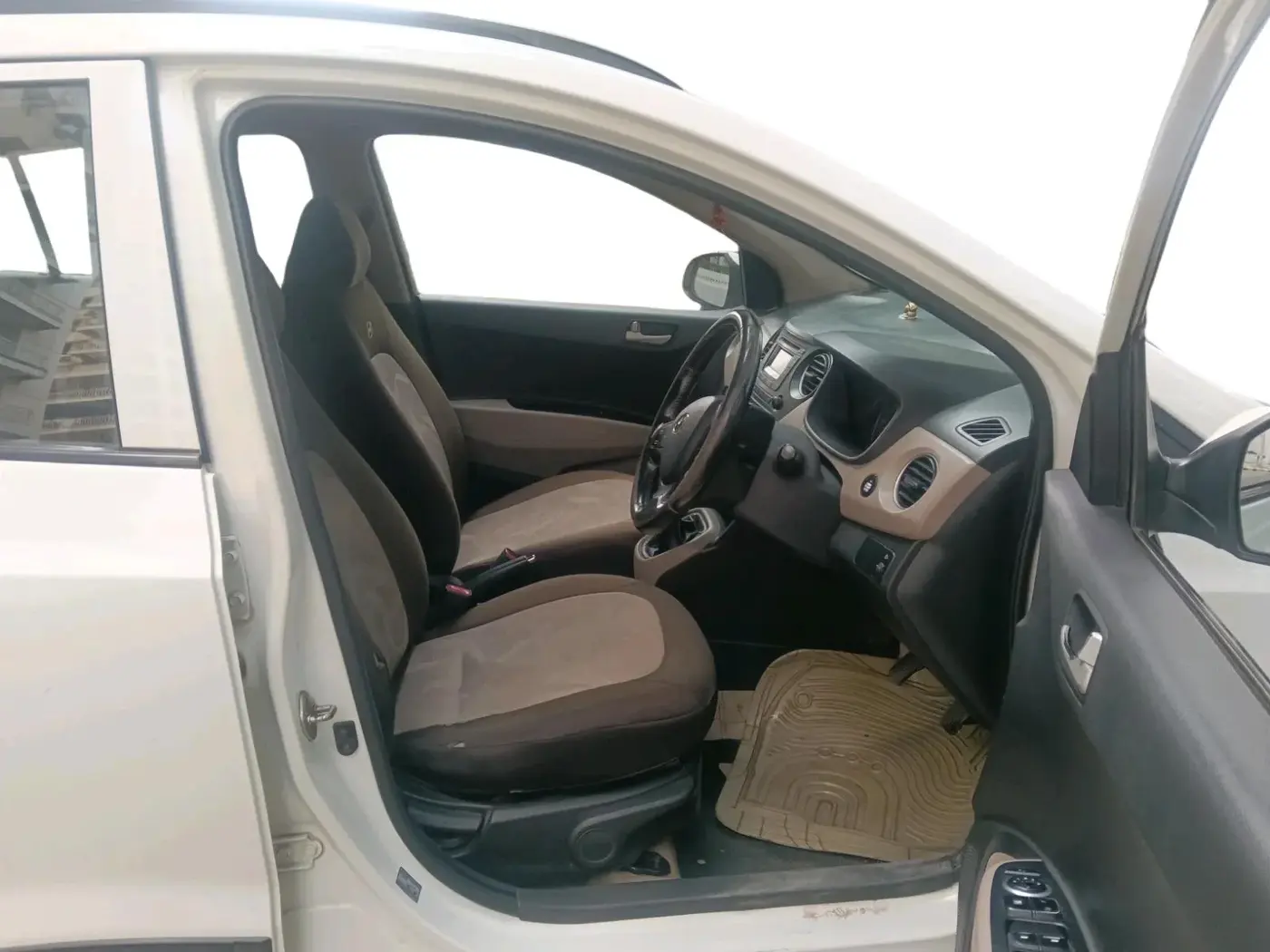 2014 Hyundai Grand i10 ASTA 1.2 KAPPA VTVT, Petrol, Manual, 1,49,564 km, interior