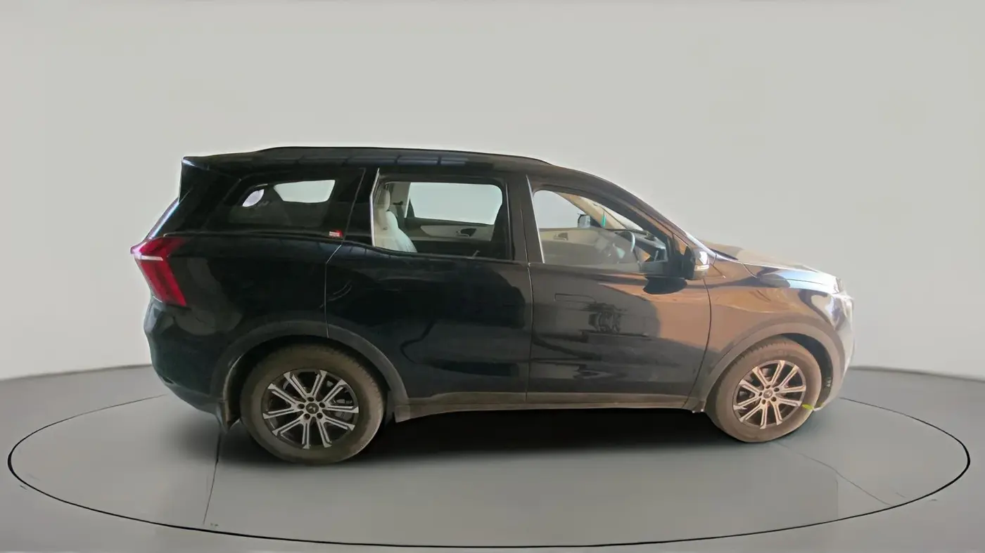 2023 Mahindra XUV700 AX 7 D AT 7 STR, Diesel, Automatic, 26,769 km, exterior