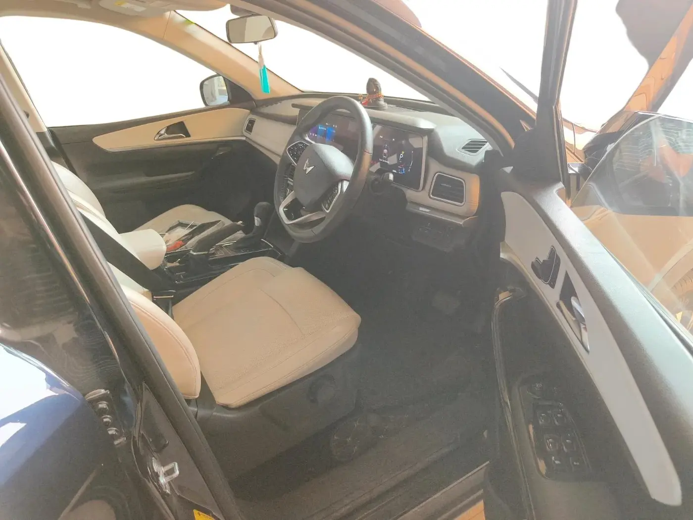 2023 Mahindra XUV700 AX 7 D AT 7 STR, Diesel, Automatic, 26,769 km, interior