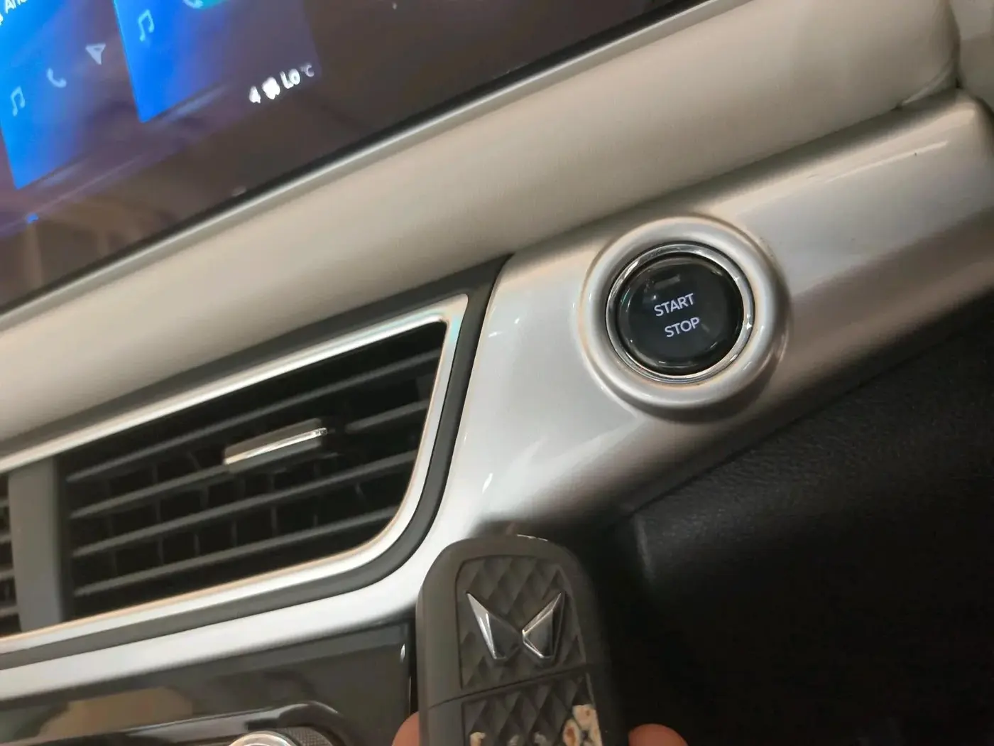 2023 Mahindra XUV700 AX 7 D AT 7 STR, Diesel, Automatic, 26,769 km, interior
