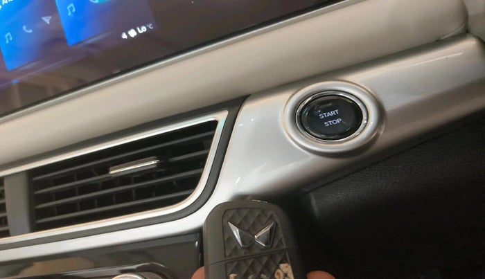 2023 Mahindra XUV700 AX 7 D AT 7 STR, Diesel, Automatic, 26,769 km, interior