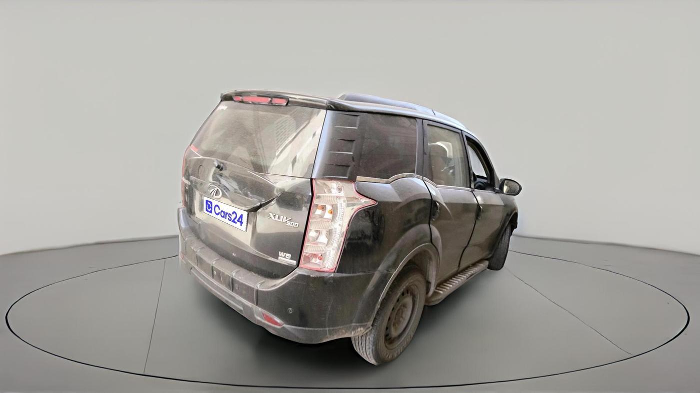 2017 Mahindra XUV500 W6 AT, Diesel, Automatic, 2,96,004 km, exterior