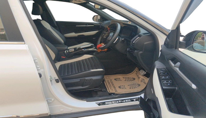2024 KIA SONET GTX Plus 1.0 Turbo Petrol DCT Dual Tone, Petrol, Automatic, 3,500 km, interior