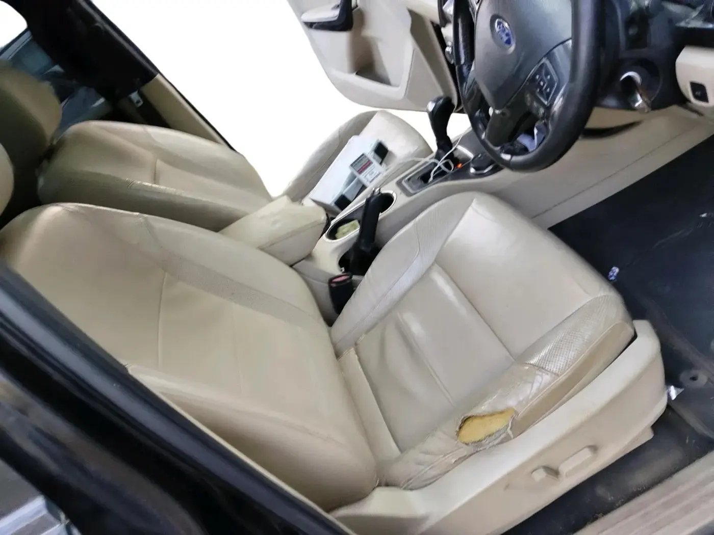 2016 Ford Endeavour TITANIUM 3.2 4X4 AT, Diesel, Automatic, 1,27,223 km, interior