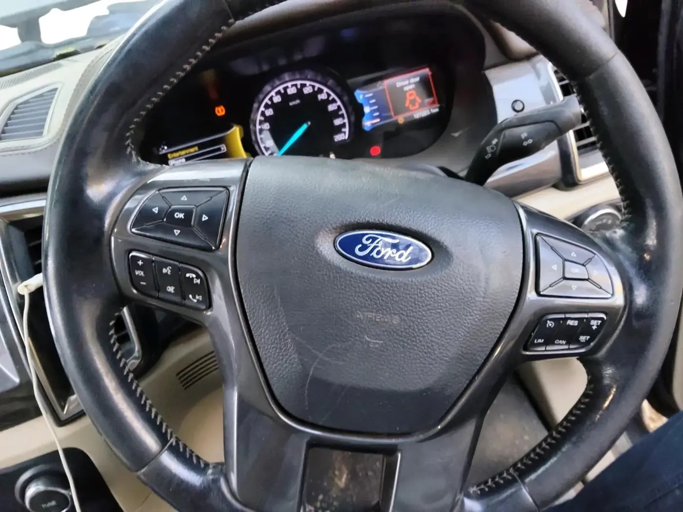 2016 Ford Endeavour TITANIUM 3.2 4X4 AT, Diesel, Automatic, 1,27,223 km, interior