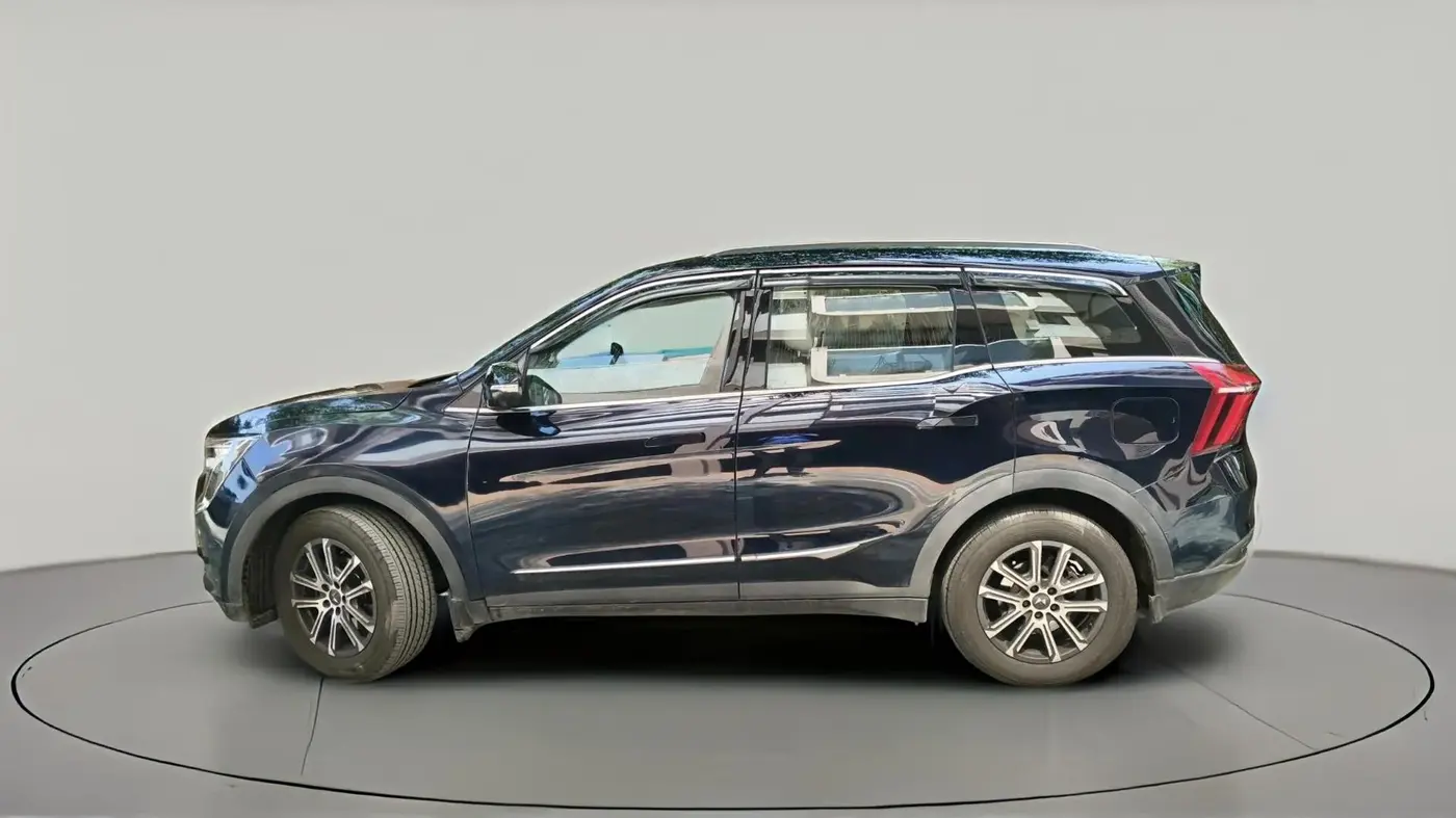 2023 Mahindra XUV700 AX 7 LUXURY D AT 7 STR, Diesel, Automatic, 75,397 km, exterior