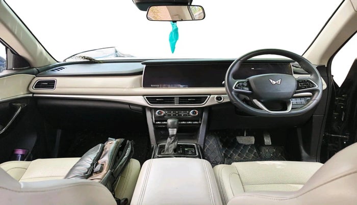 2023 Mahindra XUV700 AX 7 LUXURY D AT 7 STR, Diesel, Automatic, 75,397 km, interior