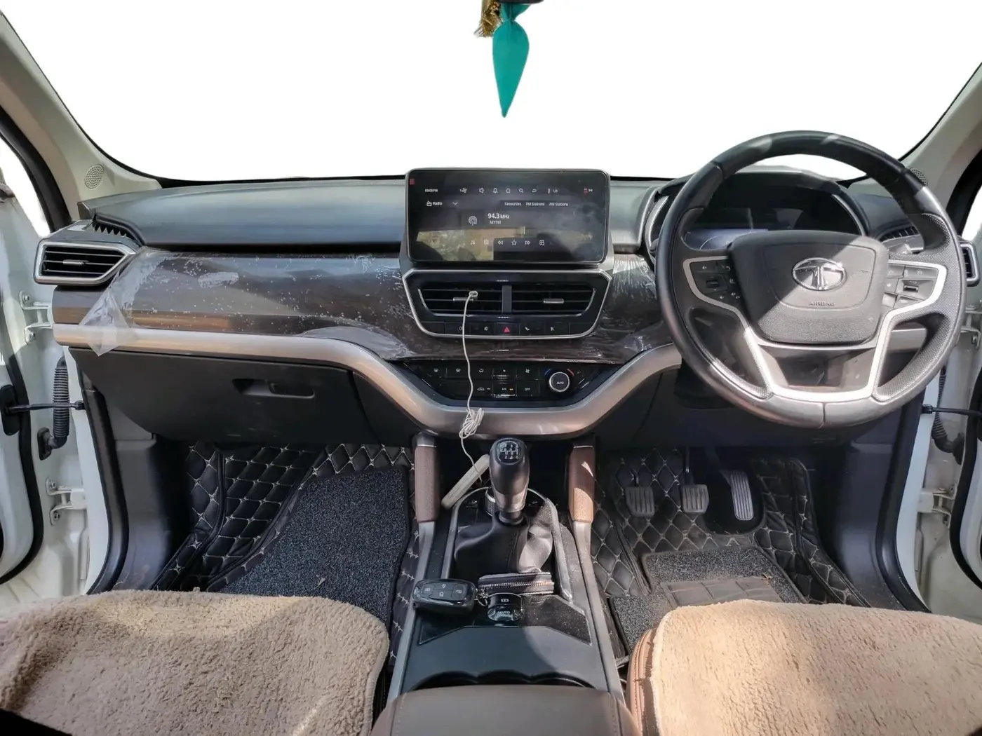 2023 Tata Harrier XZ PLUS 2.0L, Diesel, Manual, 13,200 km, interior