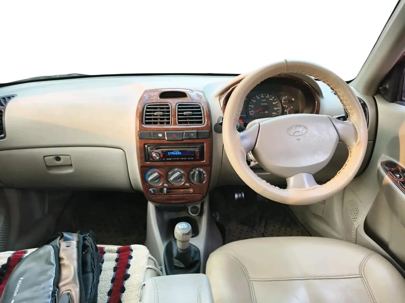 2011 Hyundai Accent EXECUTIVE, Petrol, Manual, 76,989 km, interior