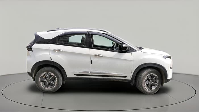 2024 Tata NEXON CREATIVE 1.5 REVOTORQ 6 AMT, Diesel, Automatic, 22,751 km, exterior