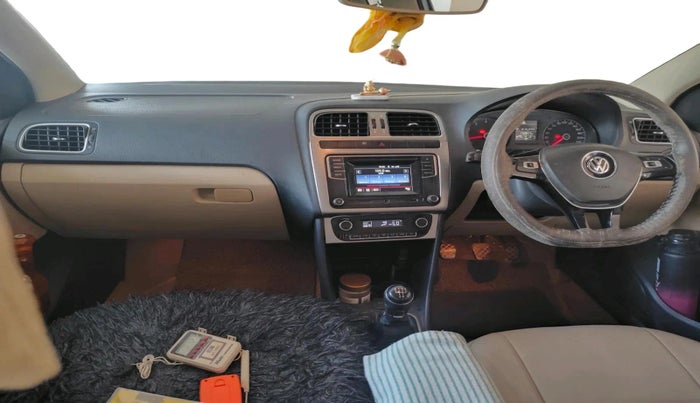 2017 Volkswagen Ameo COMFORTLINE 1.2L, Petrol, Manual, 1,72,947 km, interior