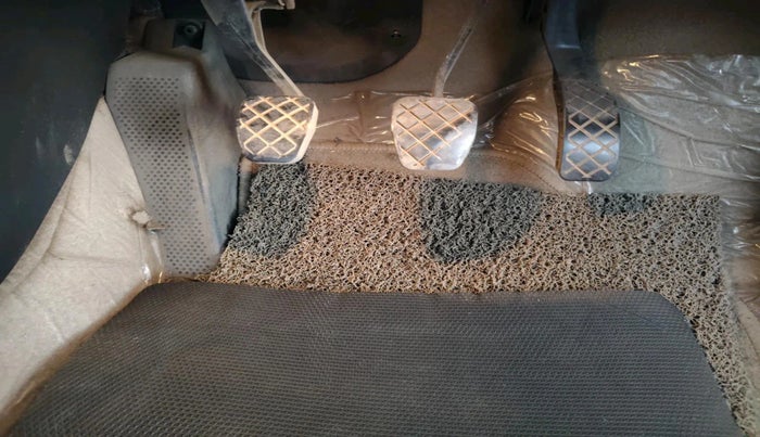 2017 Volkswagen Ameo COMFORTLINE 1.2L, Petrol, Manual, 1,72,947 km, interior