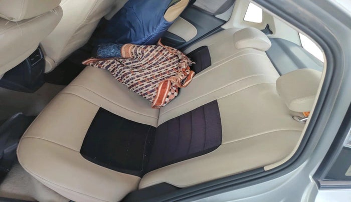 2017 Volkswagen Ameo COMFORTLINE 1.2L, Petrol, Manual, 1,72,947 km, interior