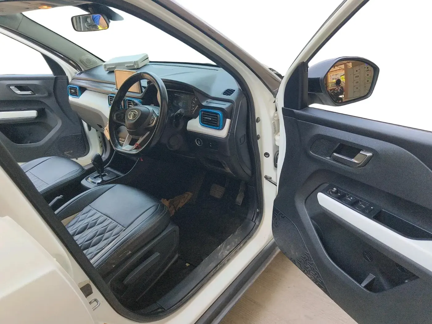 2022 Tata PUNCH CREATIVE AMT 1.2 RTN DUAL TONE, Petrol, Automatic, 42,537 km, interior