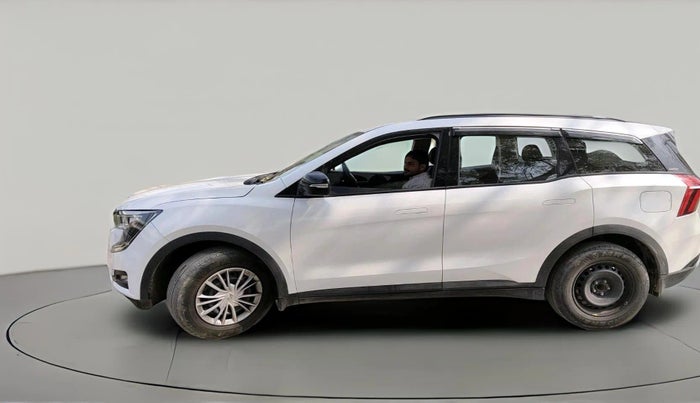 2022 Mahindra XUV700 AX 3 P MT 5 STR, Petrol, Manual, 56,000 km, exterior