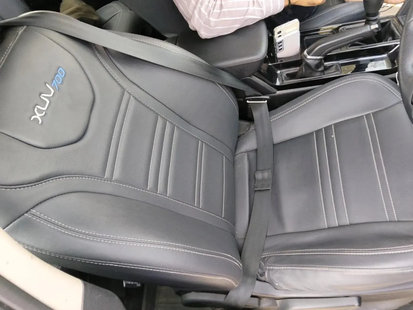 2022 Mahindra XUV700 AX 3 P MT 5 STR, Petrol, Manual, 56,000 km, interior