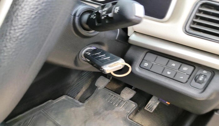 2022 Mahindra XUV700 AX 3 P MT 5 STR, Petrol, Manual, 56,000 km, interior