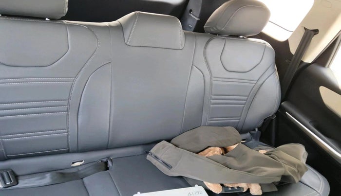 2022 Mahindra XUV700 AX 3 P MT 5 STR, Petrol, Manual, 56,000 km, interior