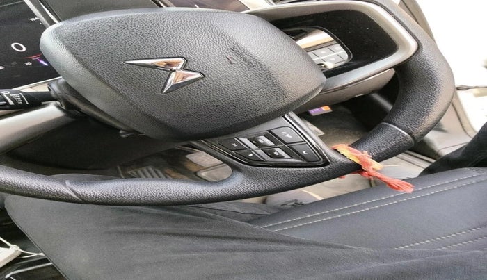 2022 Mahindra XUV700 AX 3 P MT 5 STR, Petrol, Manual, 56,000 km, interior