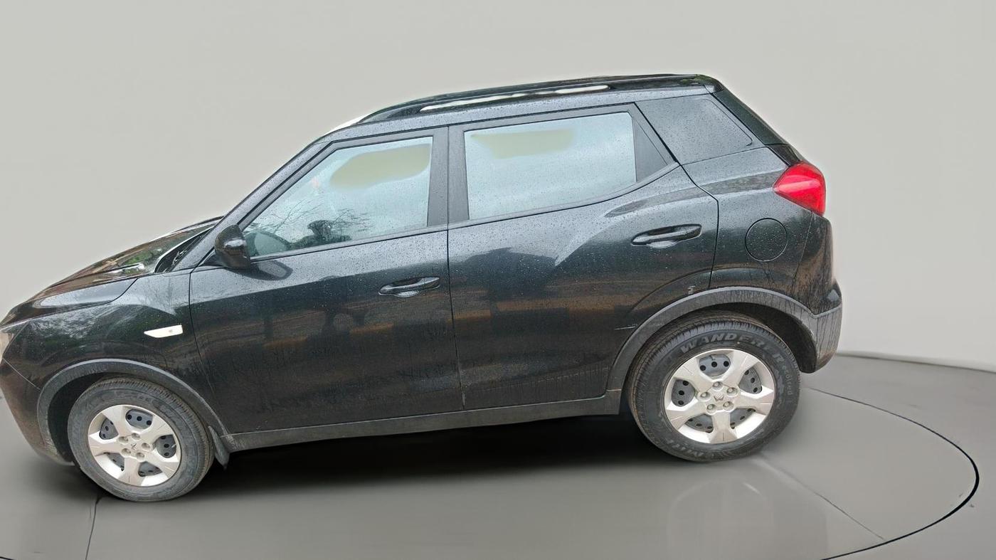2022 Mahindra XUV300 W6 1.2 PETROL, Petrol, Manual, 31,646 km, exterior