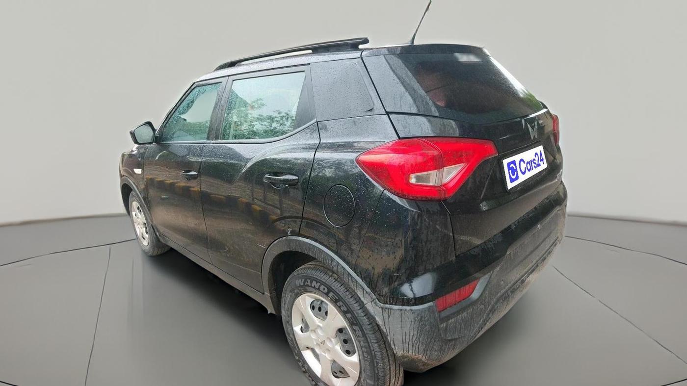 2022 Mahindra XUV300 W6 1.2 PETROL, Petrol, Manual, 31,646 km, exterior