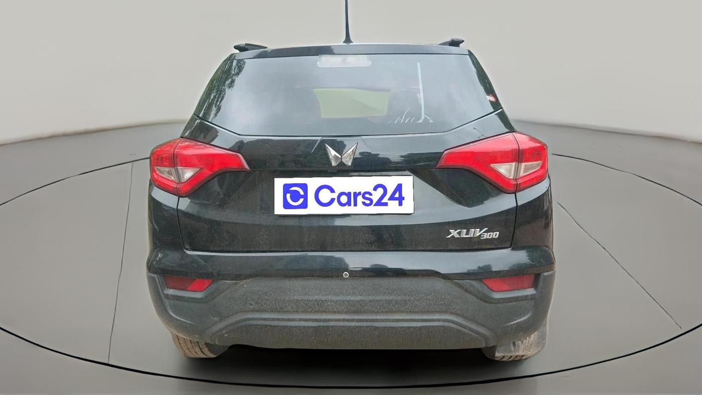 2022 Mahindra XUV300 W6 1.2 PETROL, Petrol, Manual, 31,646 km, exterior