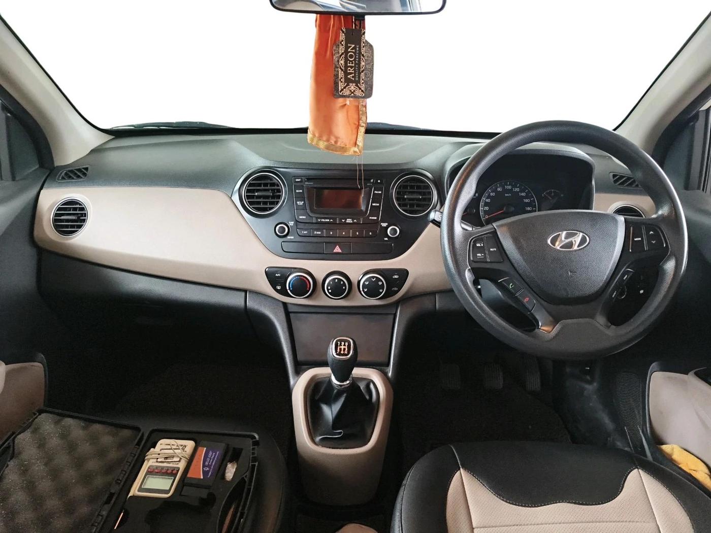 2015 Hyundai Xcent S 1.2, Petrol, Manual, 73,454 km, interior