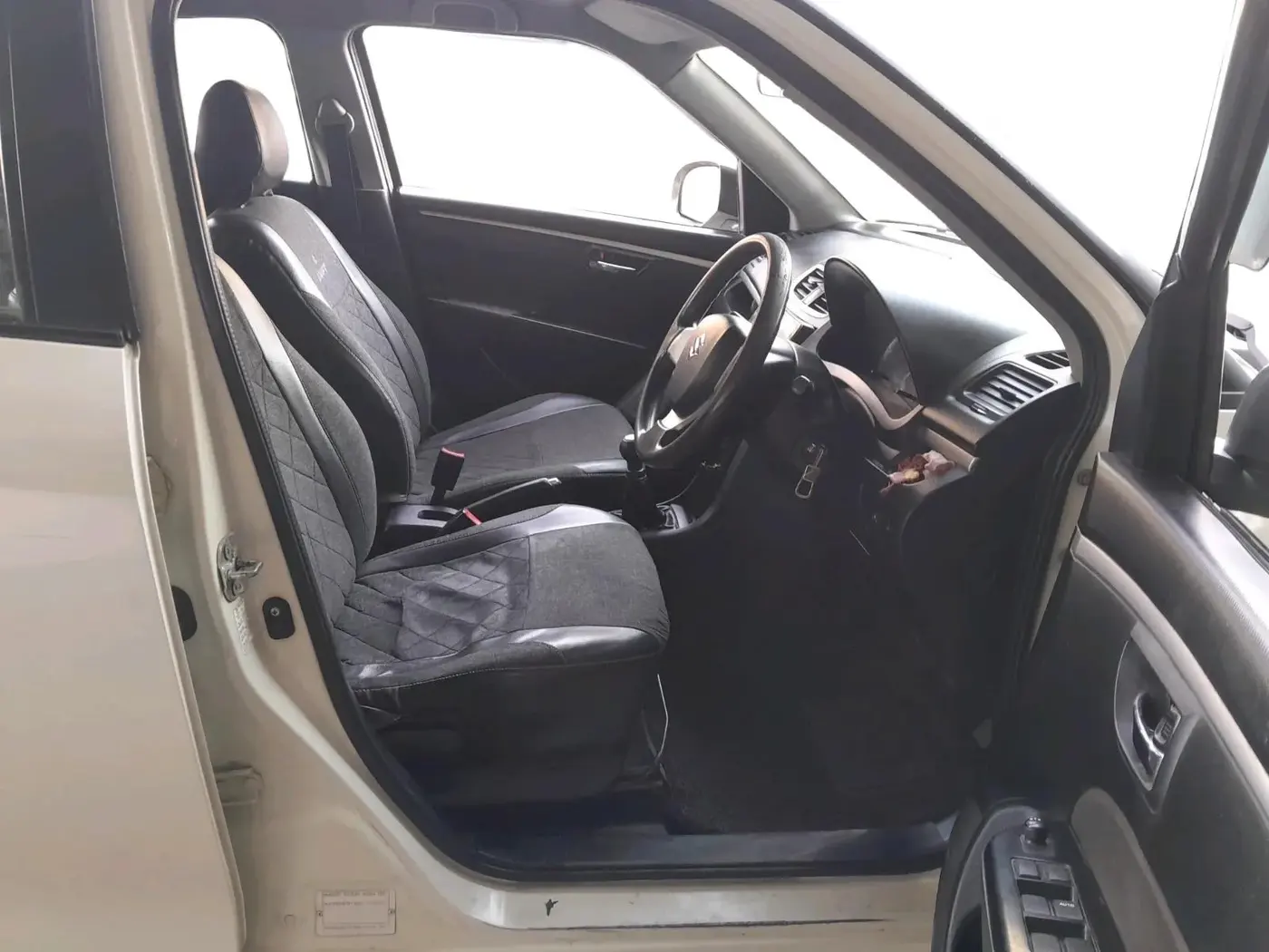 2012 Maruti Swift VXI, CNG, Manual, 61,396 km, interior