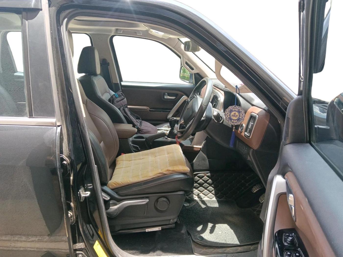 2023 Mahindra SCORPIO-N Z8 DIESEL MT 2WD 7 STR, Diesel, Manual, 51,209 km, interior