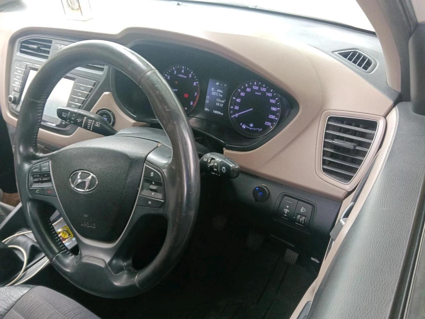2018 Hyundai Elite i20 ASTA 1.2 (O), CNG, Manual, 1,16,520 km, interior