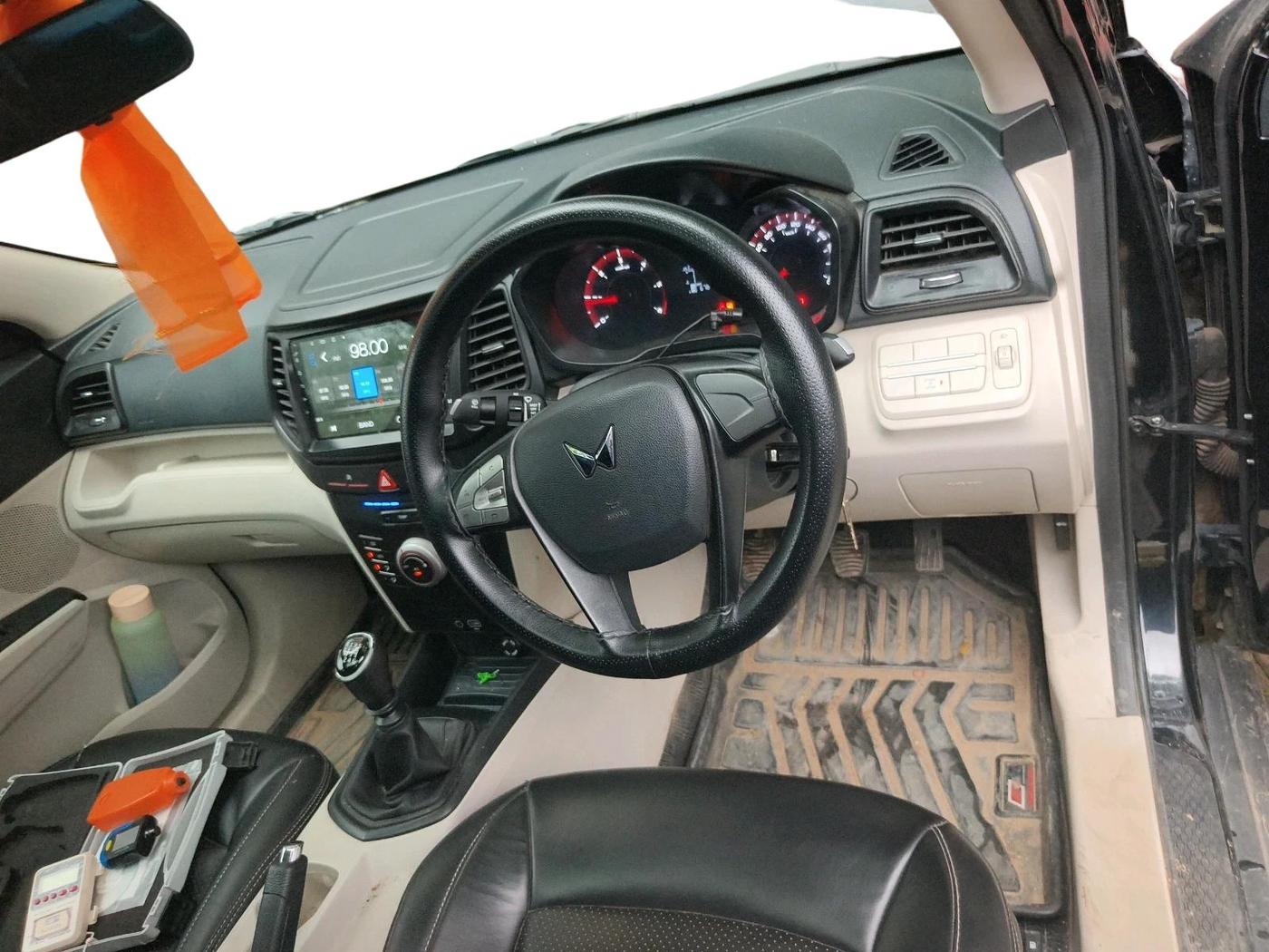 2022 Mahindra XUV300 W6 1.5 Diesel, Diesel, Manual, 67,847 km, interior