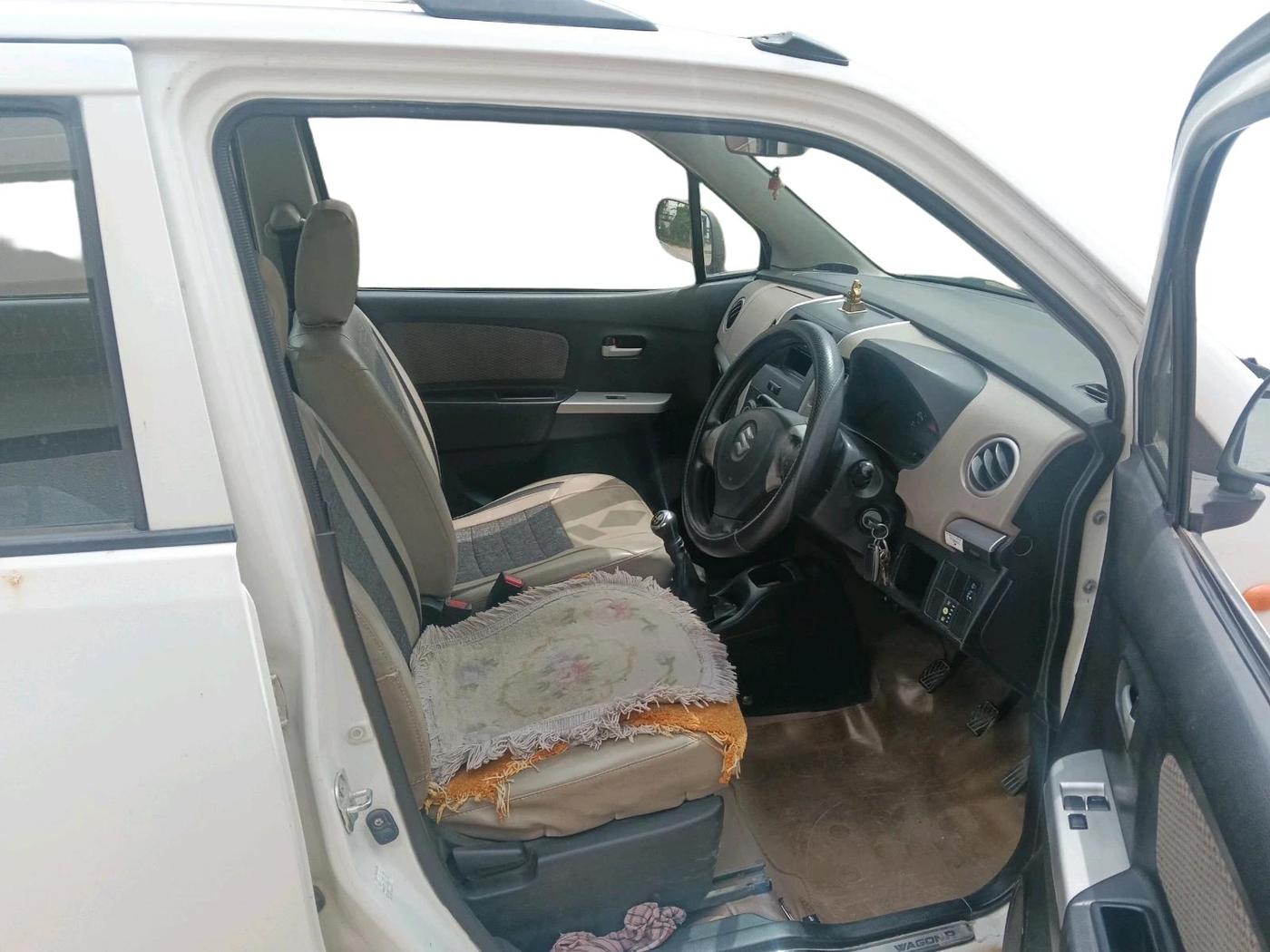 2015 Maruti Wagon R 1.0 LXI CNG, CNG, Manual, 3,84,990 km, interior