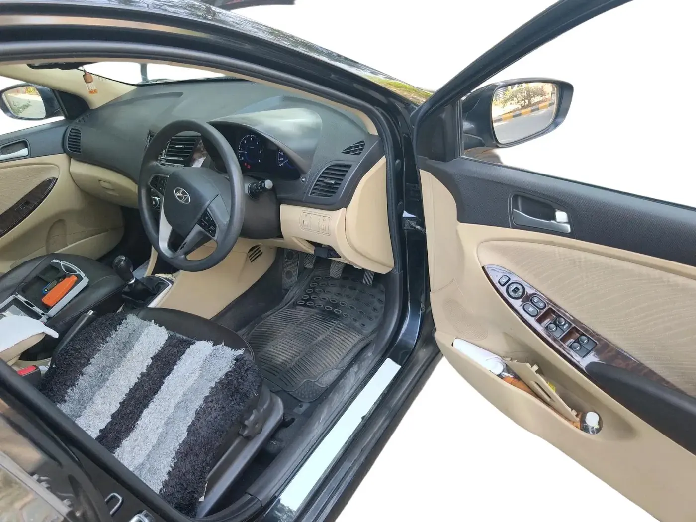 2015 Hyundai Verna FLUIDIC 1.6 CRDI S(O) 4S, Diesel, Manual, 1,31,001 km, interior