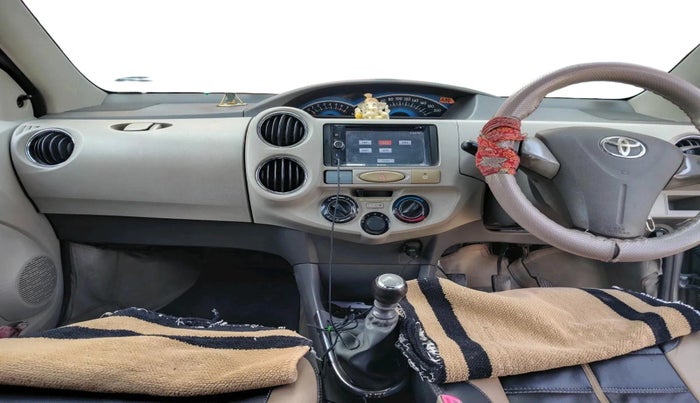 2015 Toyota Etios Liva GD, Diesel, Manual, 2,20,373 km, interior