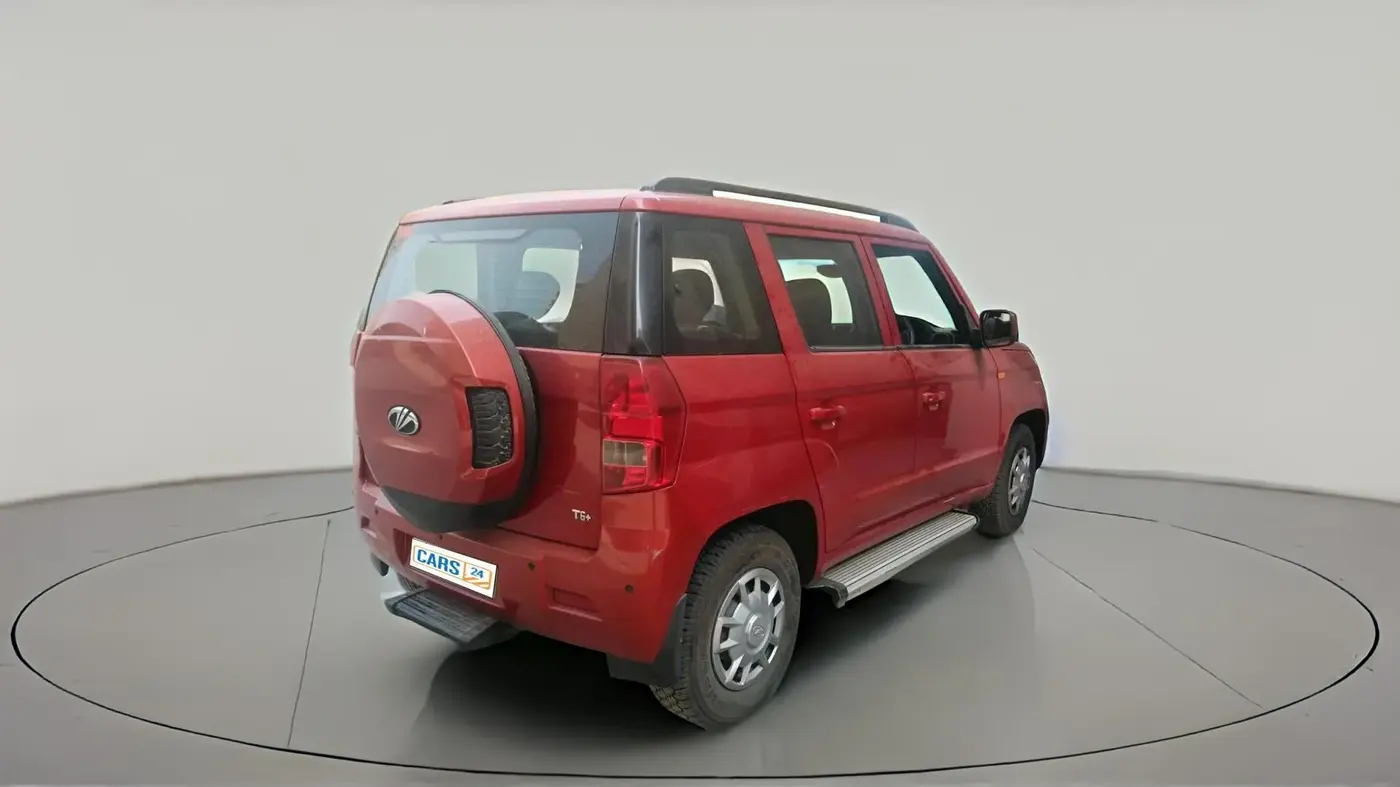2018 Mahindra TUV300 T6 PLUS, Diesel, Manual, 1,30,542 km, exterior