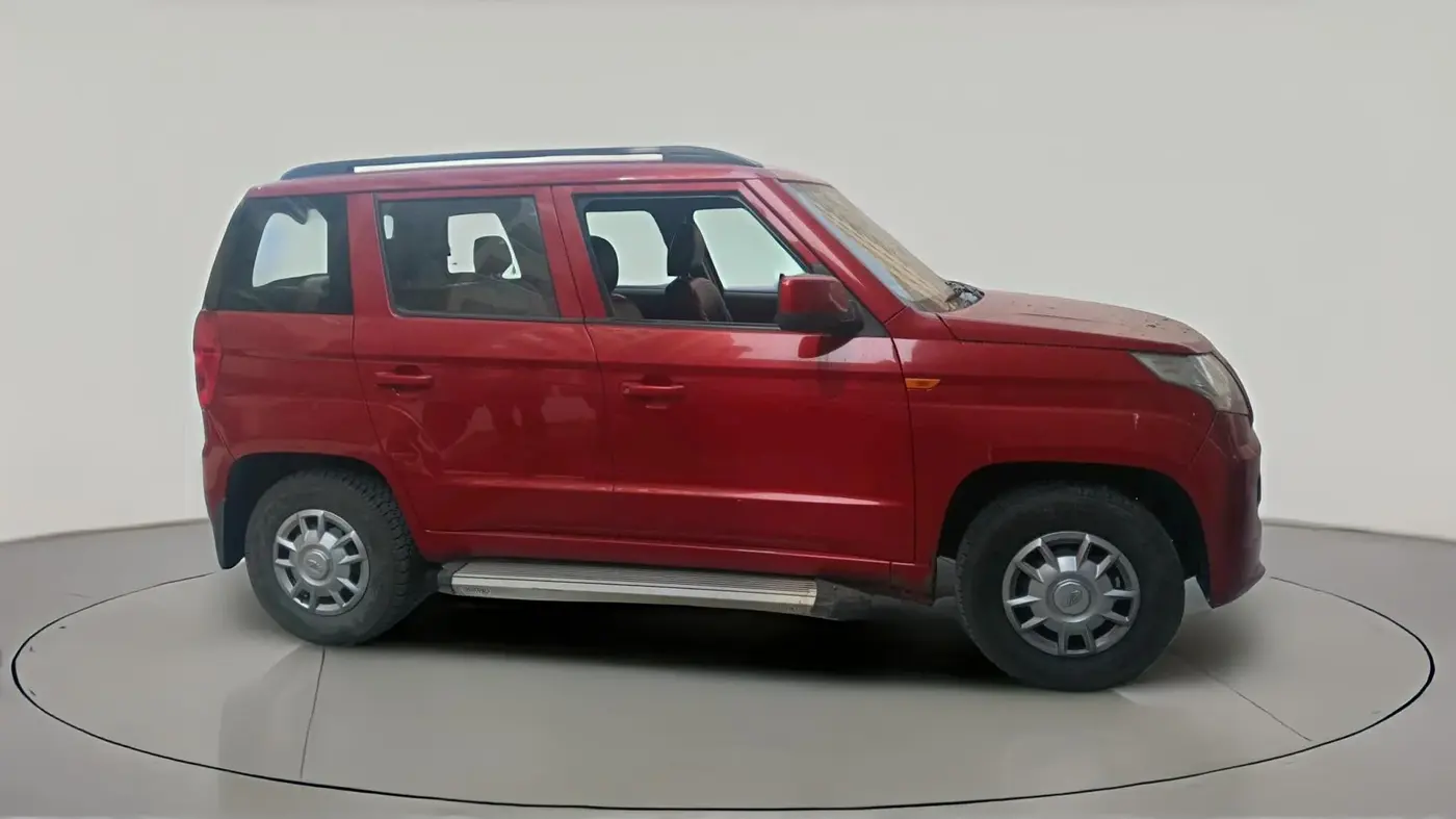 2018 Mahindra TUV300 T6 PLUS, Diesel, Manual, 1,30,542 km, exterior