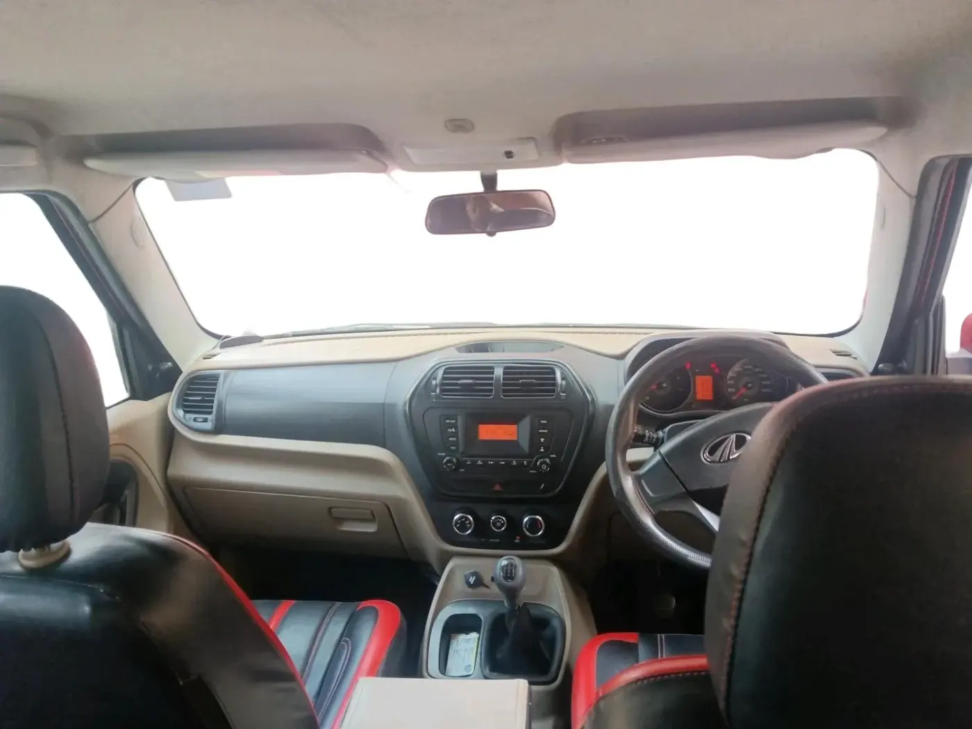2018 Mahindra TUV300 T6 PLUS, Diesel, Manual, 1,30,542 km, interior