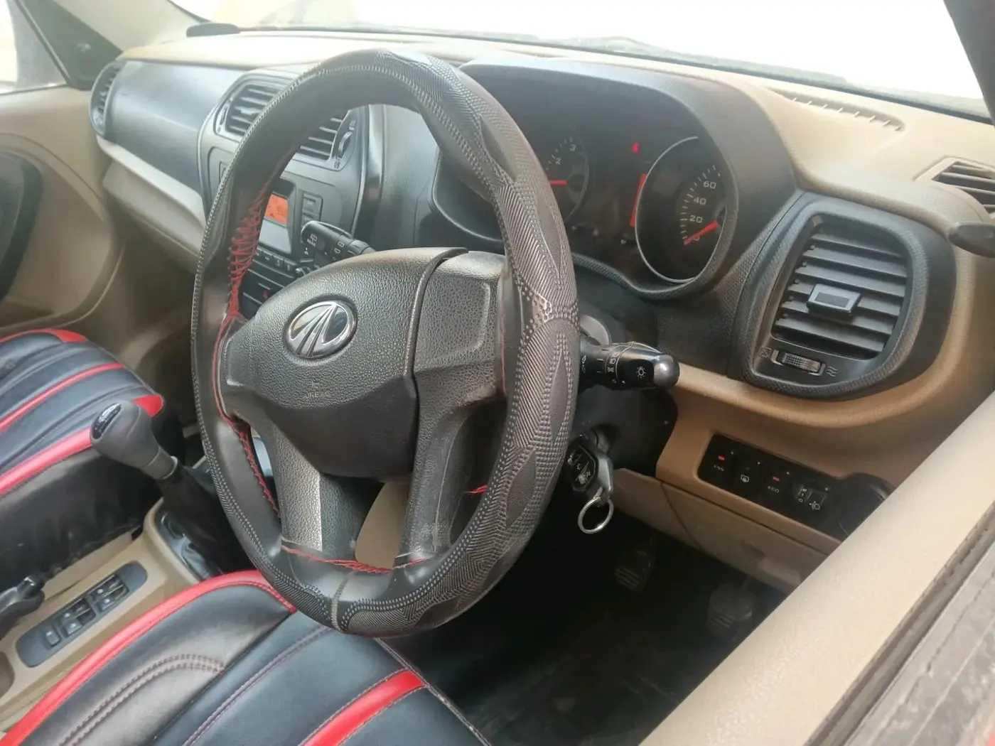 2018 Mahindra TUV300 T6 PLUS, Diesel, Manual, 1,30,542 km, interior